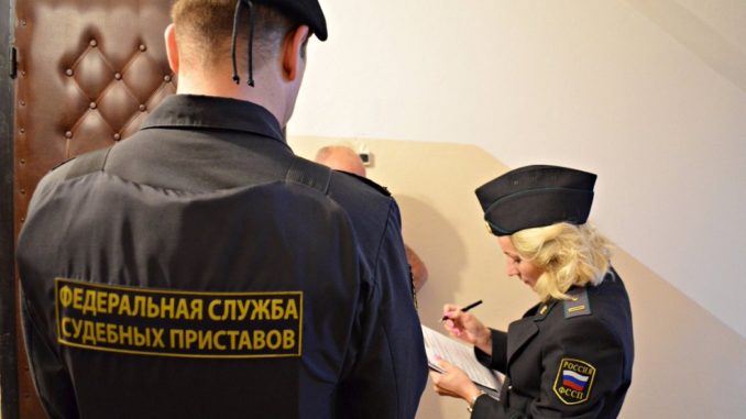 Имеют ли право судебные приставы вскрывать квартиру без хозяина